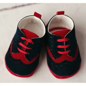 Blau-rote Halbschuhe zum Schnüren