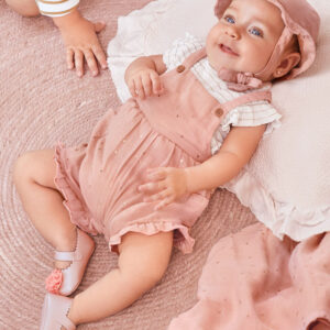 Set kurze Latzhose, Kurzarm-Shirt, Mützchen